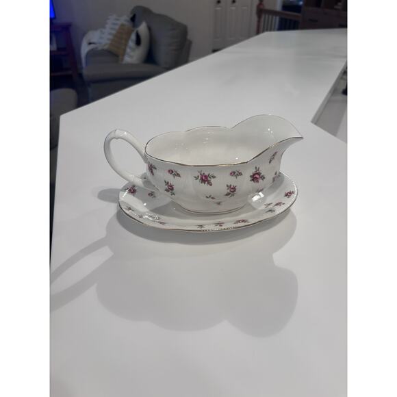 Rare Vintage Royal Albert Rosalie Rose Bone China England Gravy Boat Set - Picture 3 of 10